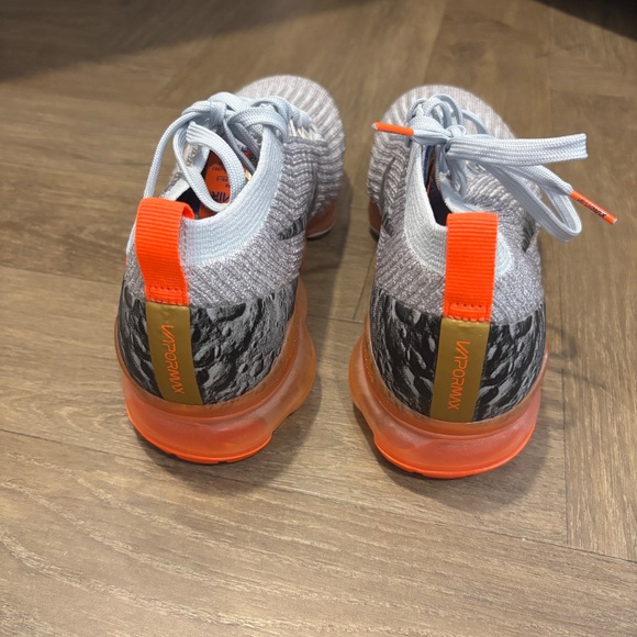 Nike Women's Air VaporMax 2023 Flyknit Shoes - Picture 3 of 9